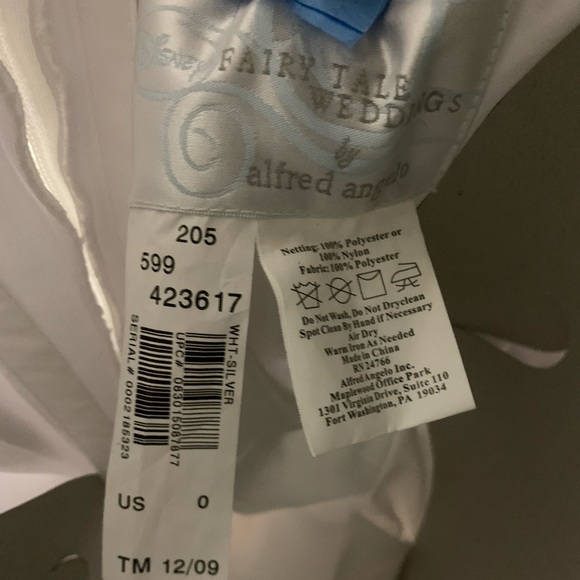 Wedding dress. Size 0. Disney collection by Alfred Angelo. Cinderella style. - Picture 4 of 16